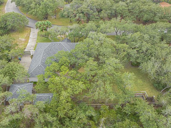 5th image of 102 Marion Dr