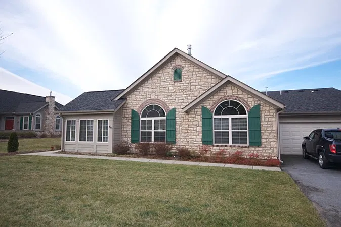 3 bed, $1,895 — Photo 1