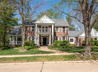 2467 Powders Mill Dr, Chesterfield, MO 63005