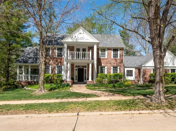 2467 Powders Mill Dr, Chesterfield, MO 63005