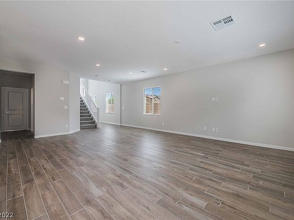 5th image of 297 Woodsfield Ct