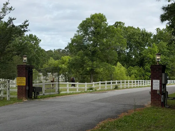 200 Yearling Dr, Summerville, SC 29486
