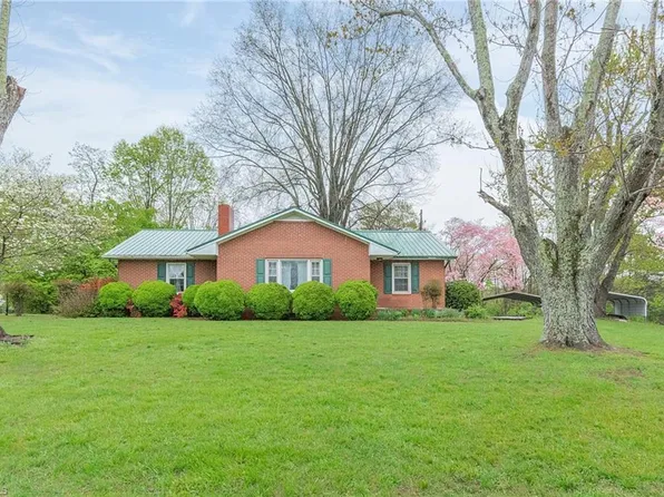 3878 State Highway 772, Walnut Cove, NC 27052