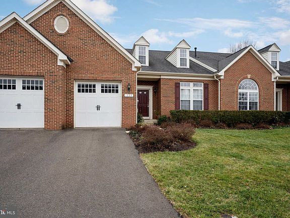 3rd image of 227 Onyx Way