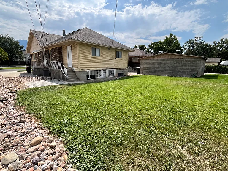 247 N 1100 W — Photo 2