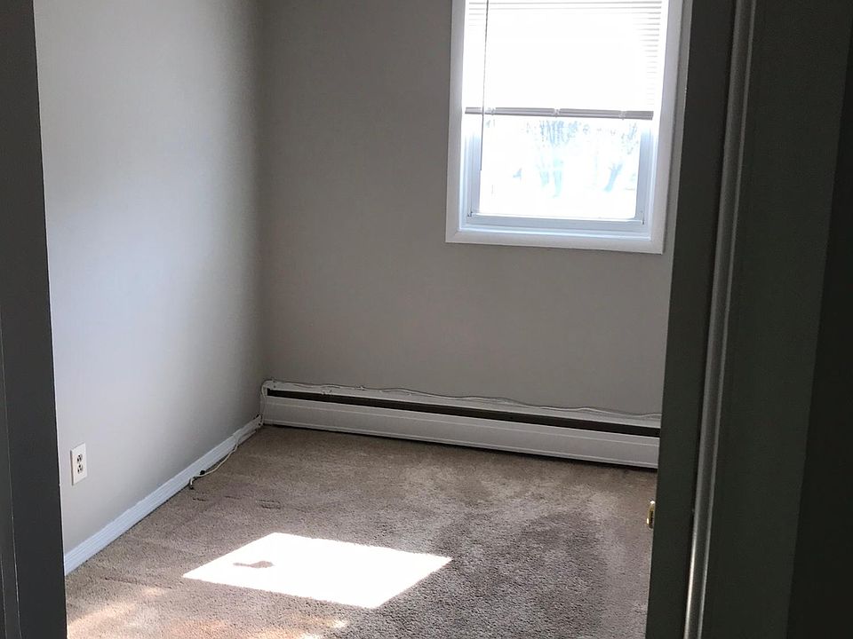 2nd image of 25 S Sylvania Ave Floor 2