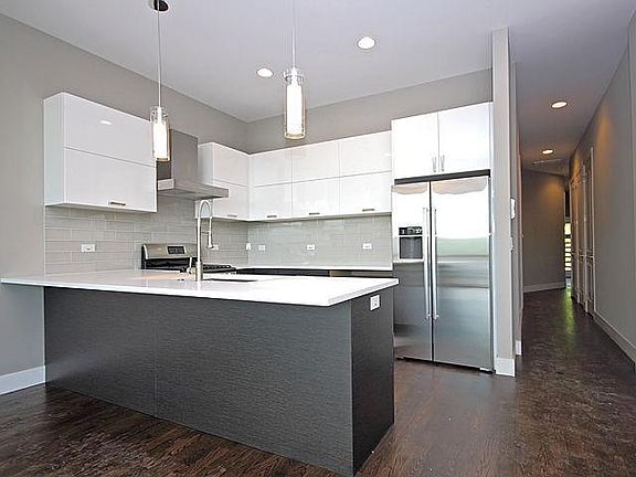 3rd image of 2528 N Linden Pl #2