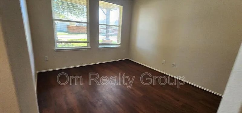 3 bed, 2.0 bath, 1906 sqft, $1,875 — Photo 2
