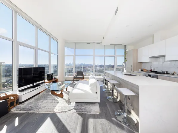 5311 Goring St #2603, Burnaby, BC V5B 0B5