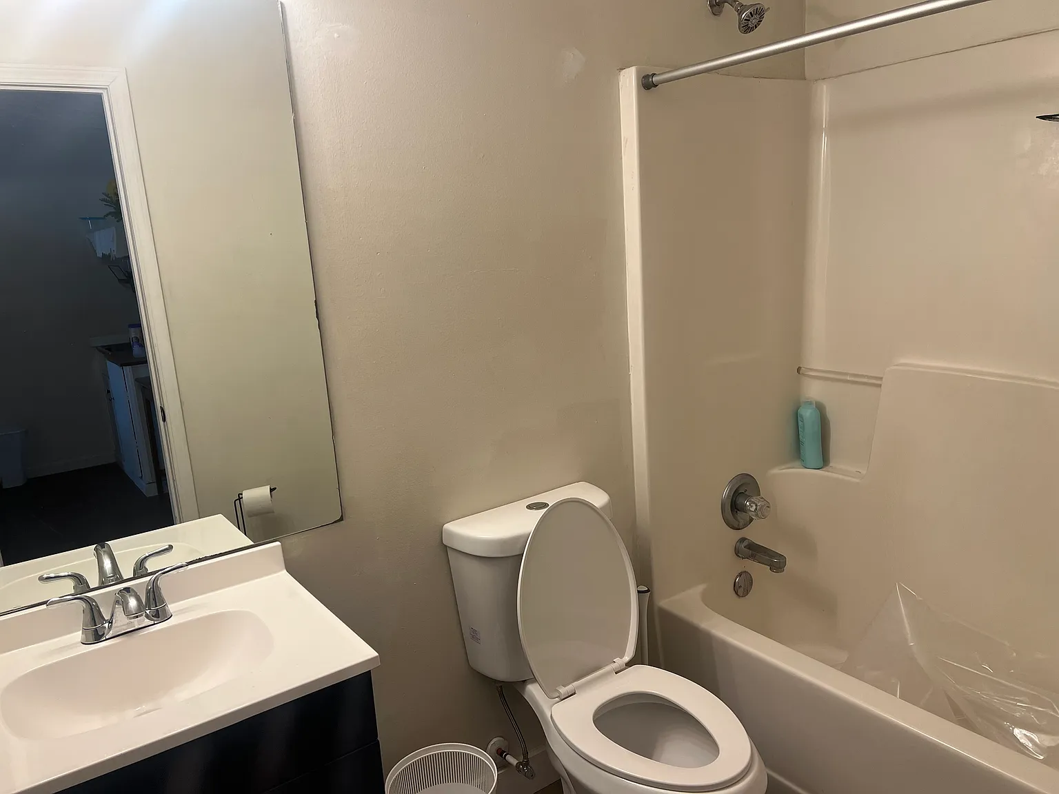 1053 Hawthorn Ln — Photo 4