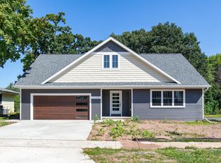 1048 Taft Ave, Oshkosh, WI 54902