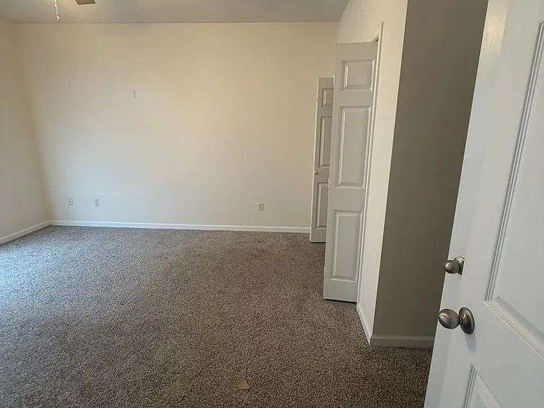209 Camden Dr — Photo 8
