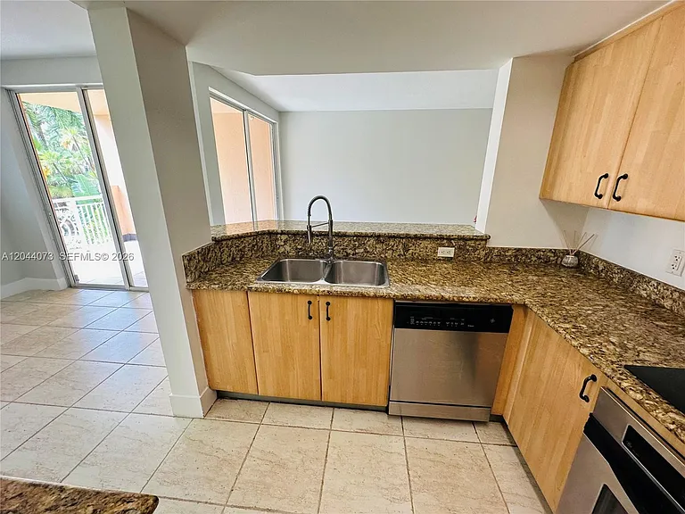 140 Meridian Ave #314 — Photo 22