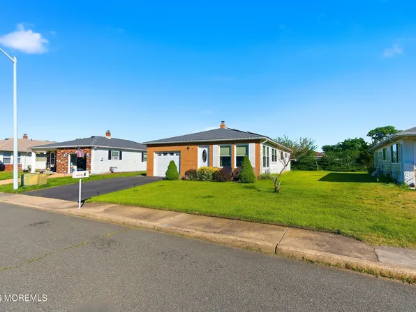 6 Saint Kitts Drive, Toms River, NJ 08757