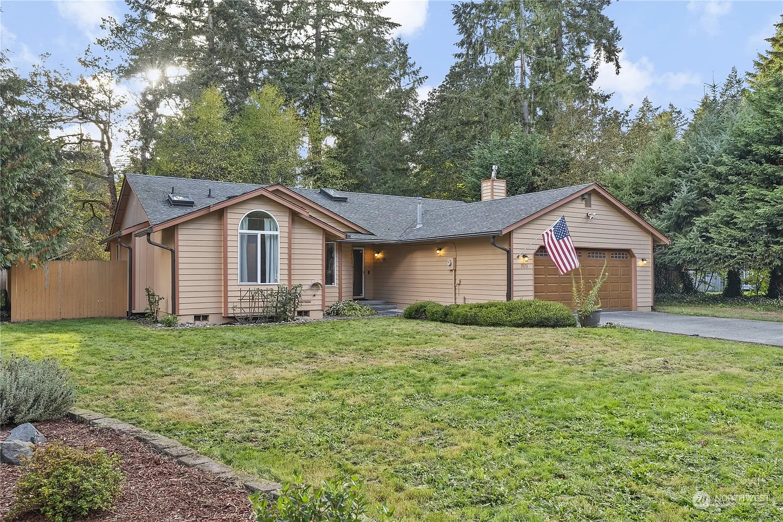 3920 Oxford Loop SE photo 1