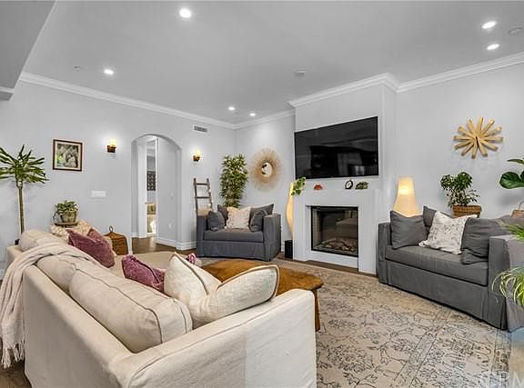 4th image of 1644 S Bentley Ave #301