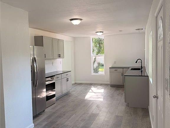 5th image of 2431 Washington Ave
