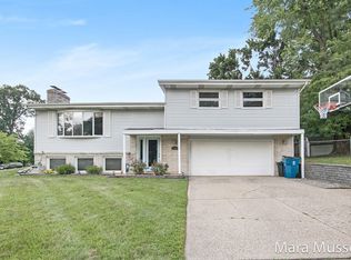 1049 Springwood Dr SE, Kentwood, MI
