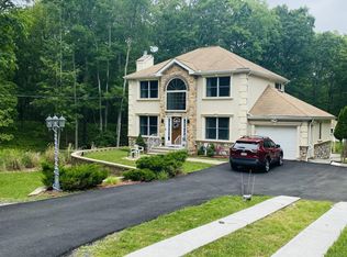 1529 Deer Run, Bushkill, PA 18324