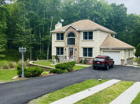 1529 Deer Run, Bushkill, PA 18324