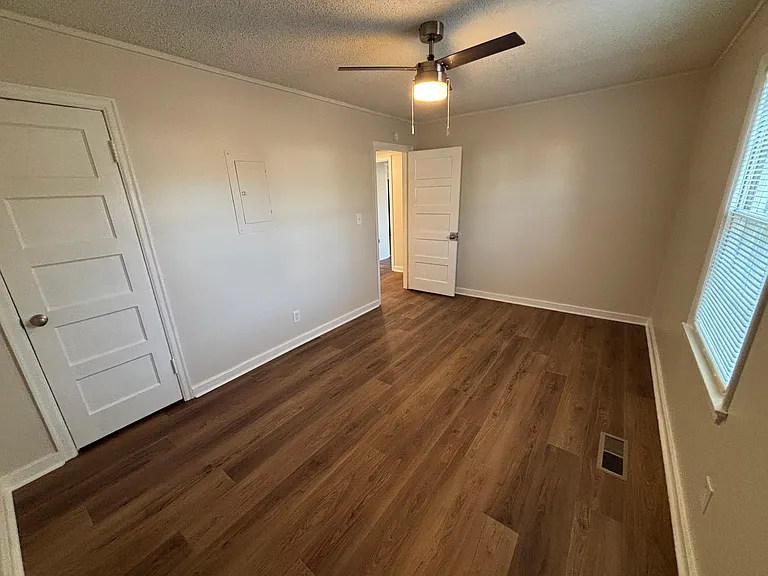 4201 Hawthorne Ave SW — Photo 21