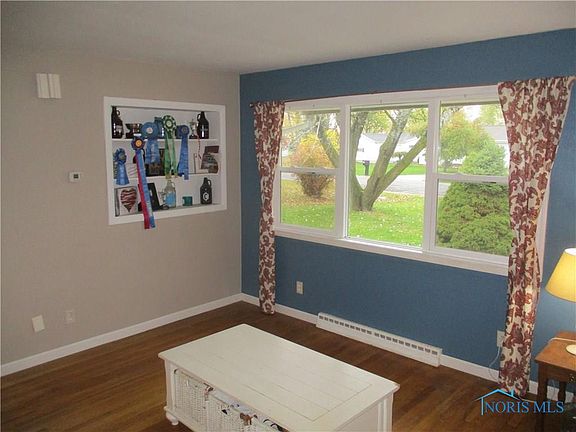 4th image of 703 Emblanche Dr