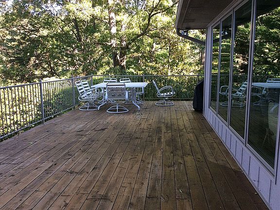 3rd image of 127 Dogwood Ln