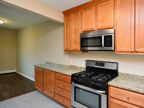 5th image of 1415 W Pratt Blvd APT 405