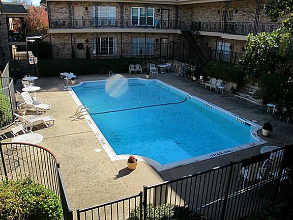 2nd image of 4405 Bellaire Dr S APT 221