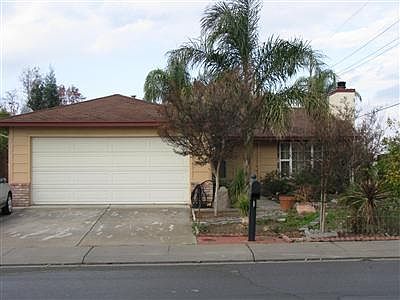 1st image of 563 E Yosemite Dr