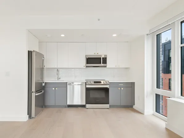 414 Gerard Avenue image 6 of 12