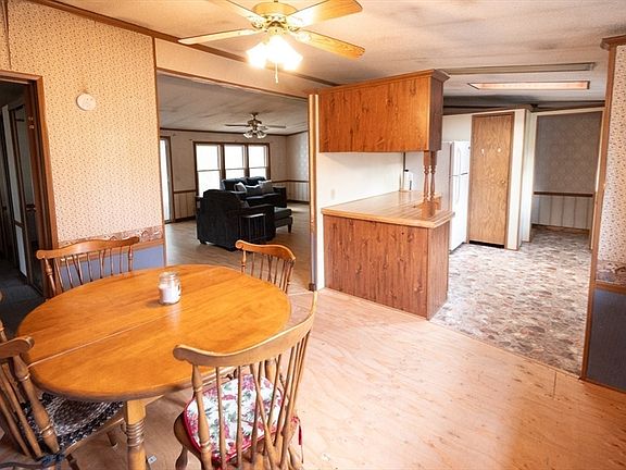 5th image of 131 Champagne Rd