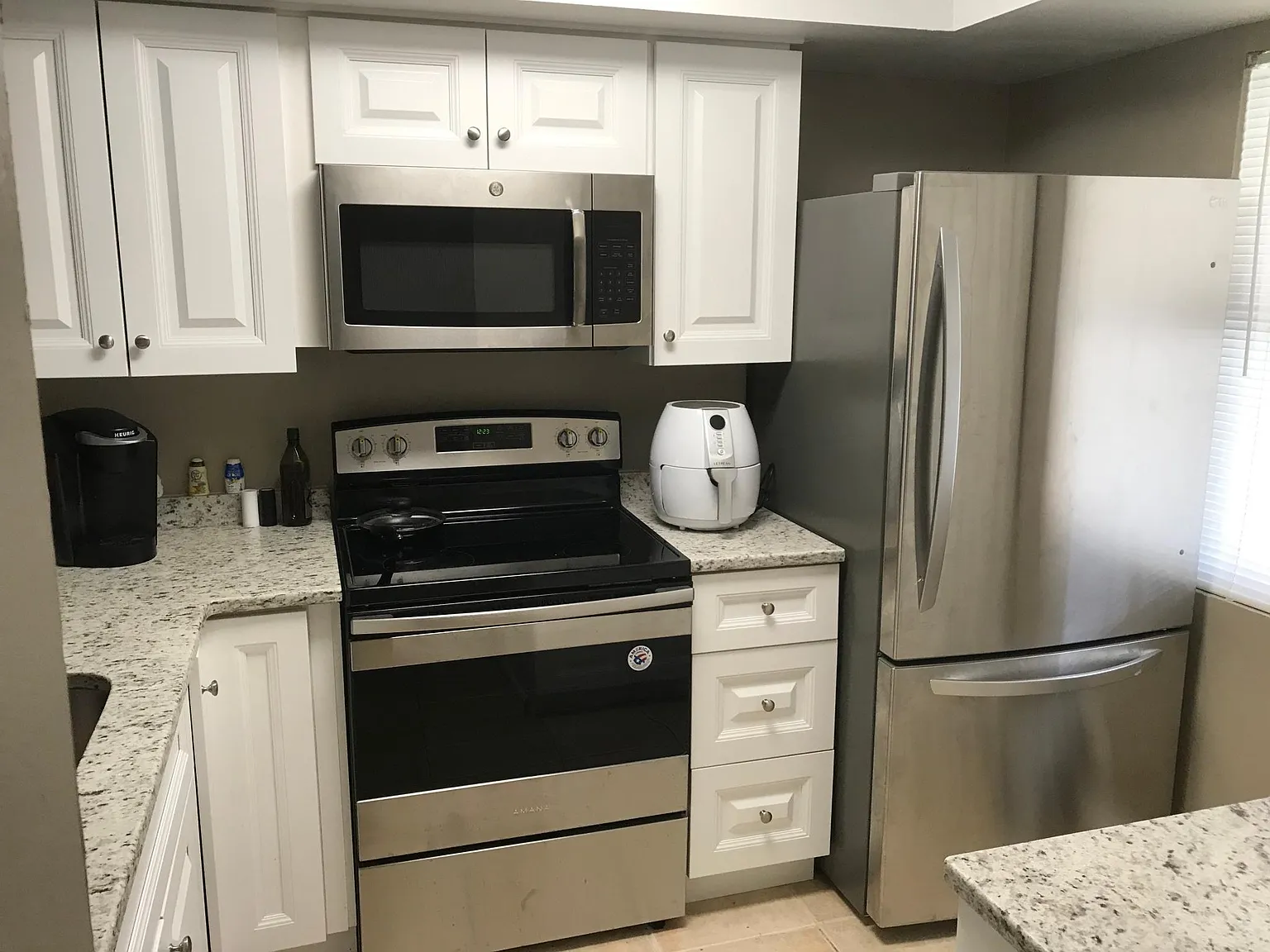 2027 Sunset Grove Ln — Photo 3