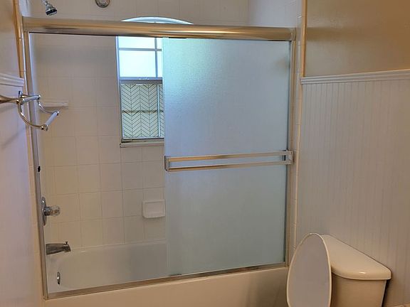 3rd image of 7621 Crosstree Ln