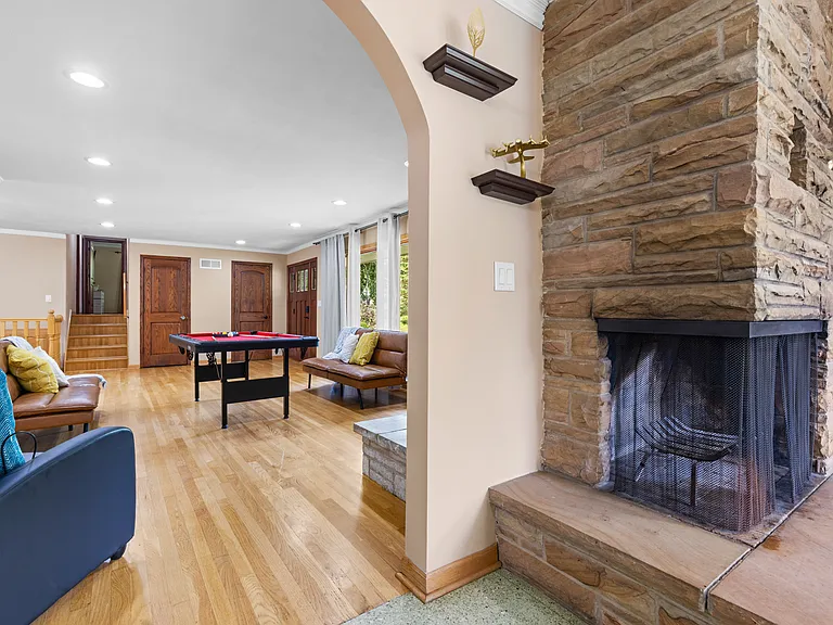2416 Westbrook Dr — Photo 14