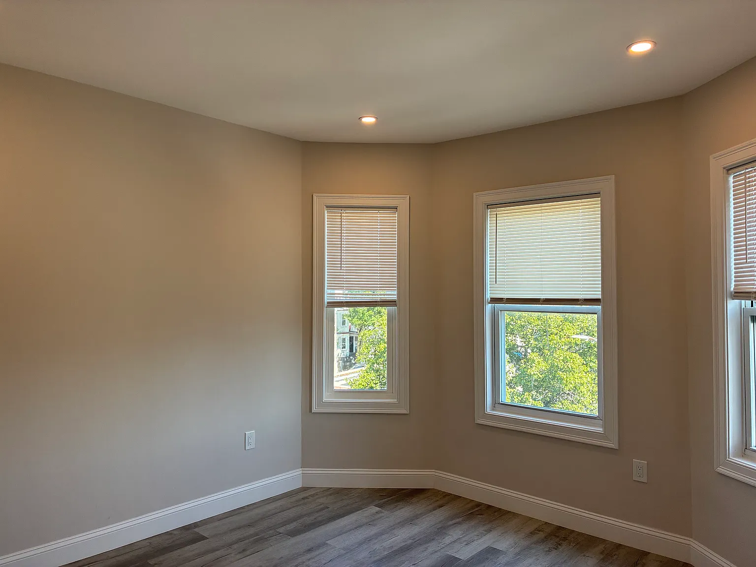 3 bed, 1100 sqft, $3,500 — Photo 3