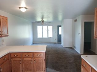 112 S Railroad St APT E, Gardner, IL 60424