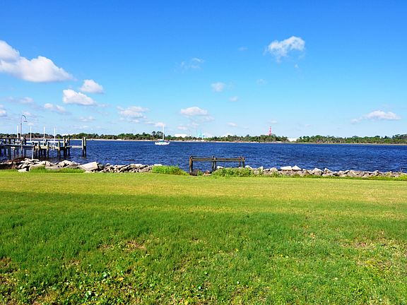 2nd image of 6482 Heckscher Dr
