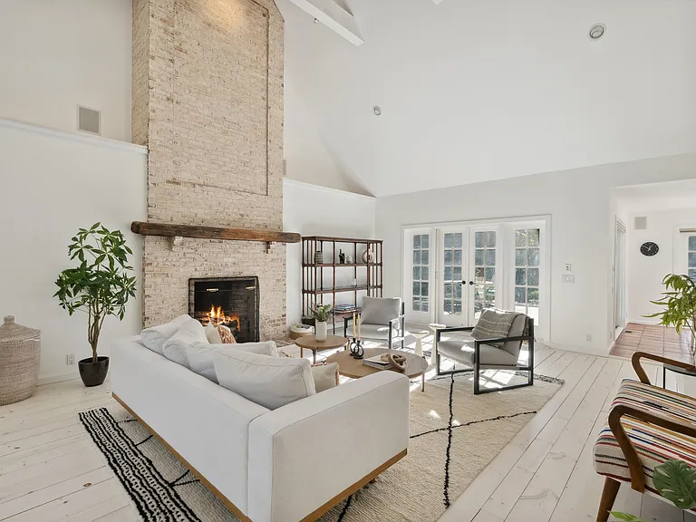 21 Georgica Woods Ln — Photo 5