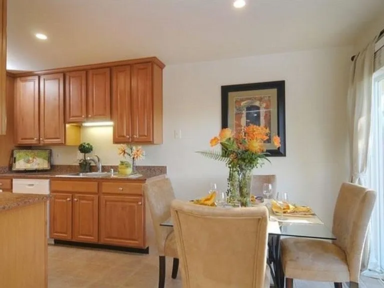 415 Pinehurst Ave — Photo 5