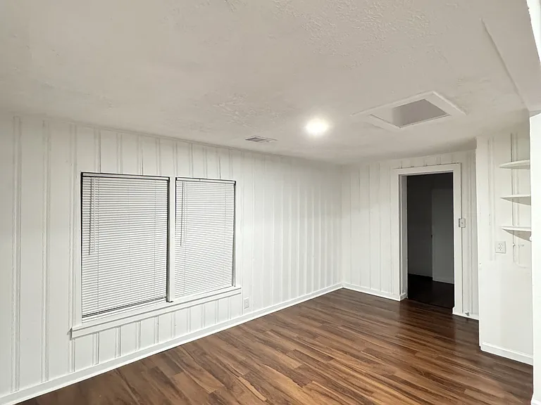 225 Armstrong St — Photo 8