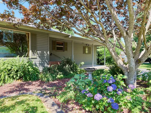 1245 SW Gilorr St, McMinnville, OR 97128