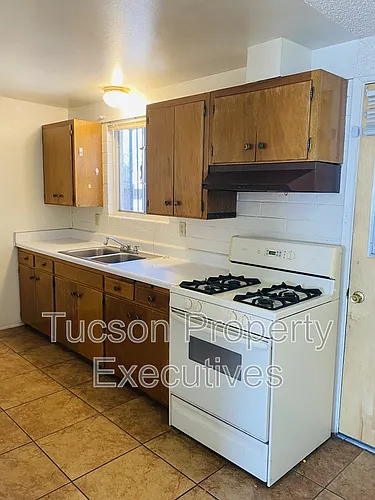 4239 E Lee St Photo 1
