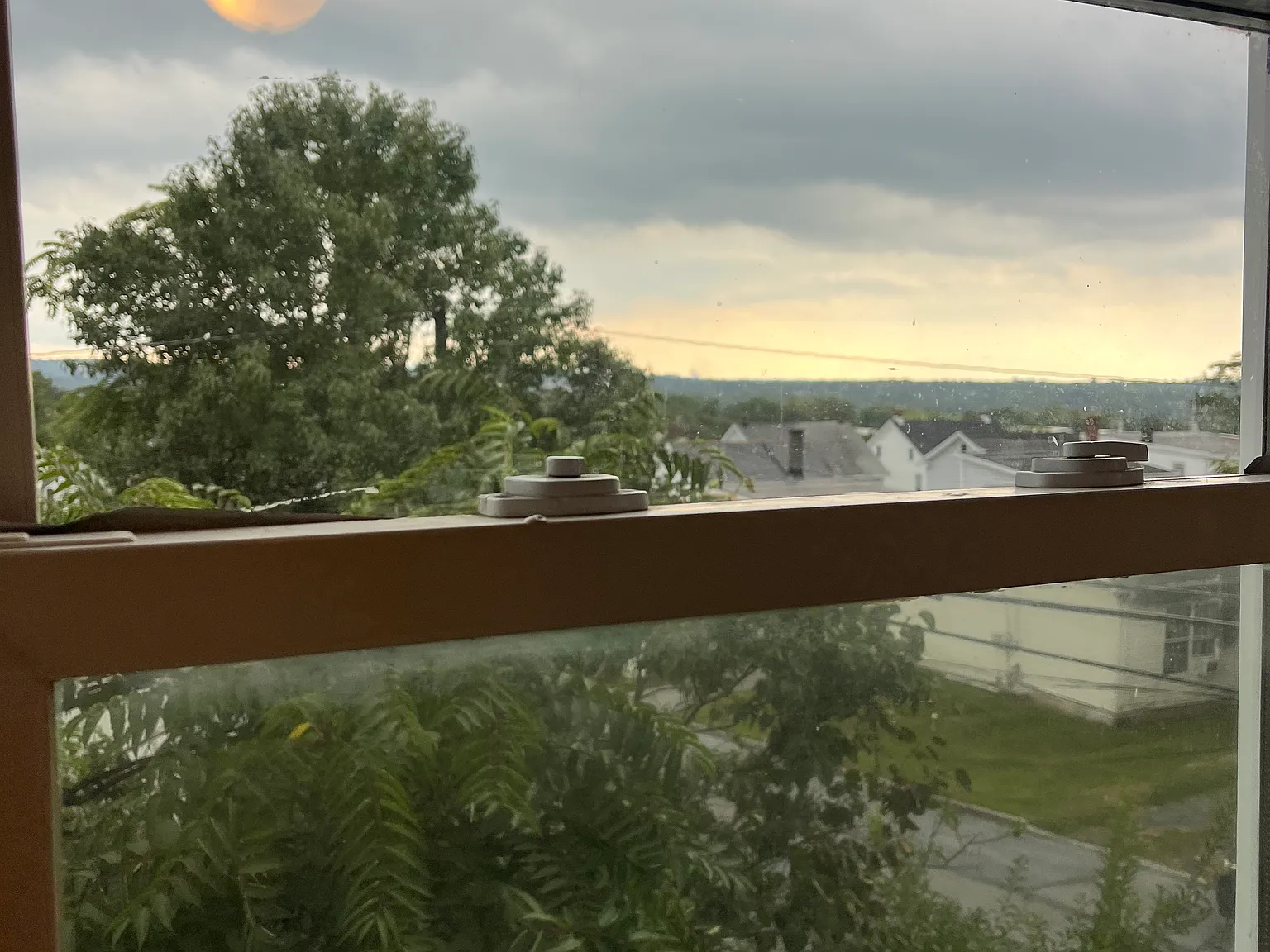 3 bed, 1976 sqft, $1,200 — Photo 3
