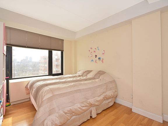 4th image of 3536 Cambridge Ave APT 4B