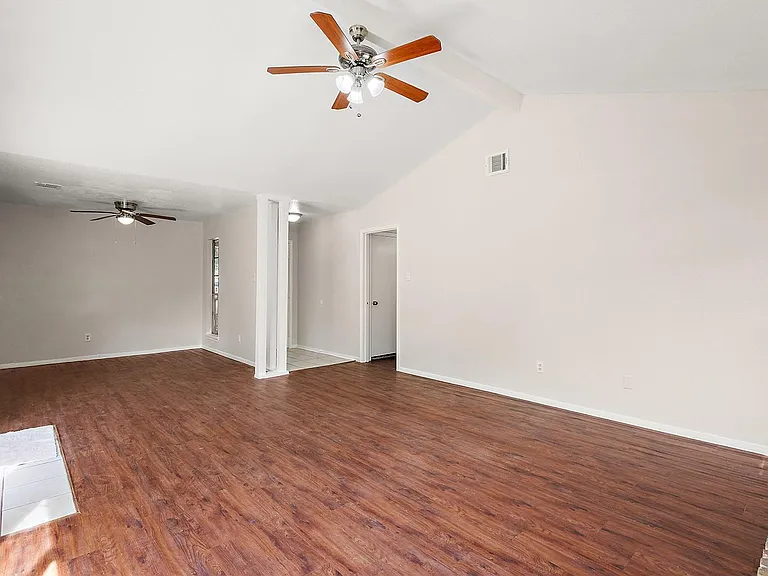 22307 Red River Dr — Photo 4