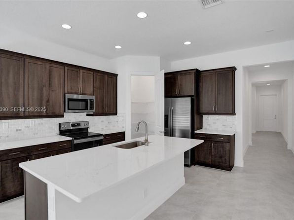 8450 NW 39th Ct