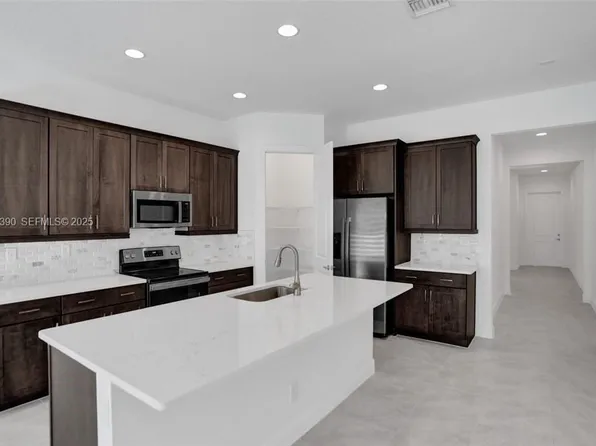 8450 NW 39th Ct, Coral Springs, FL 33065