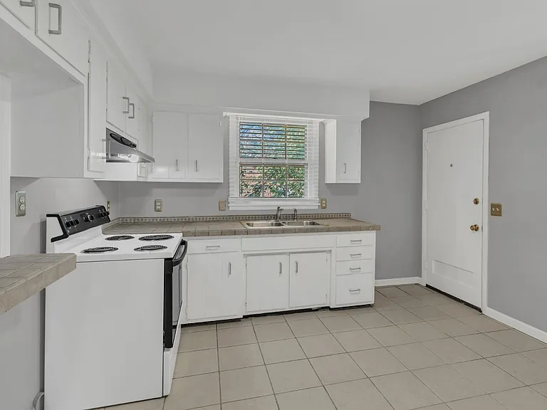 3108 Lealand Ln #B — Photo 6