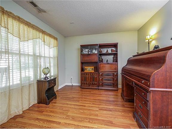 5th image of 155 Camforth Dr #117